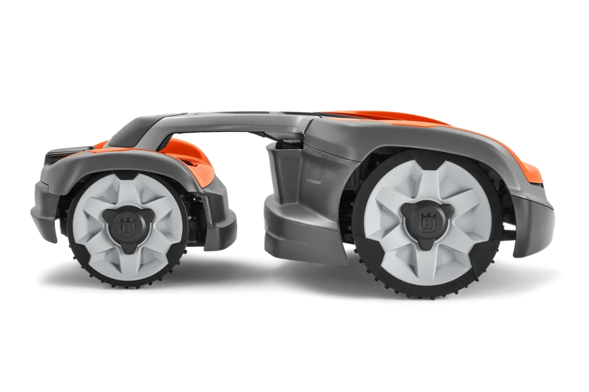 robot de tonte husqvarna automower 535AWD - surface 3500m² et pente 70% - 4x4 roues motrices - connecté